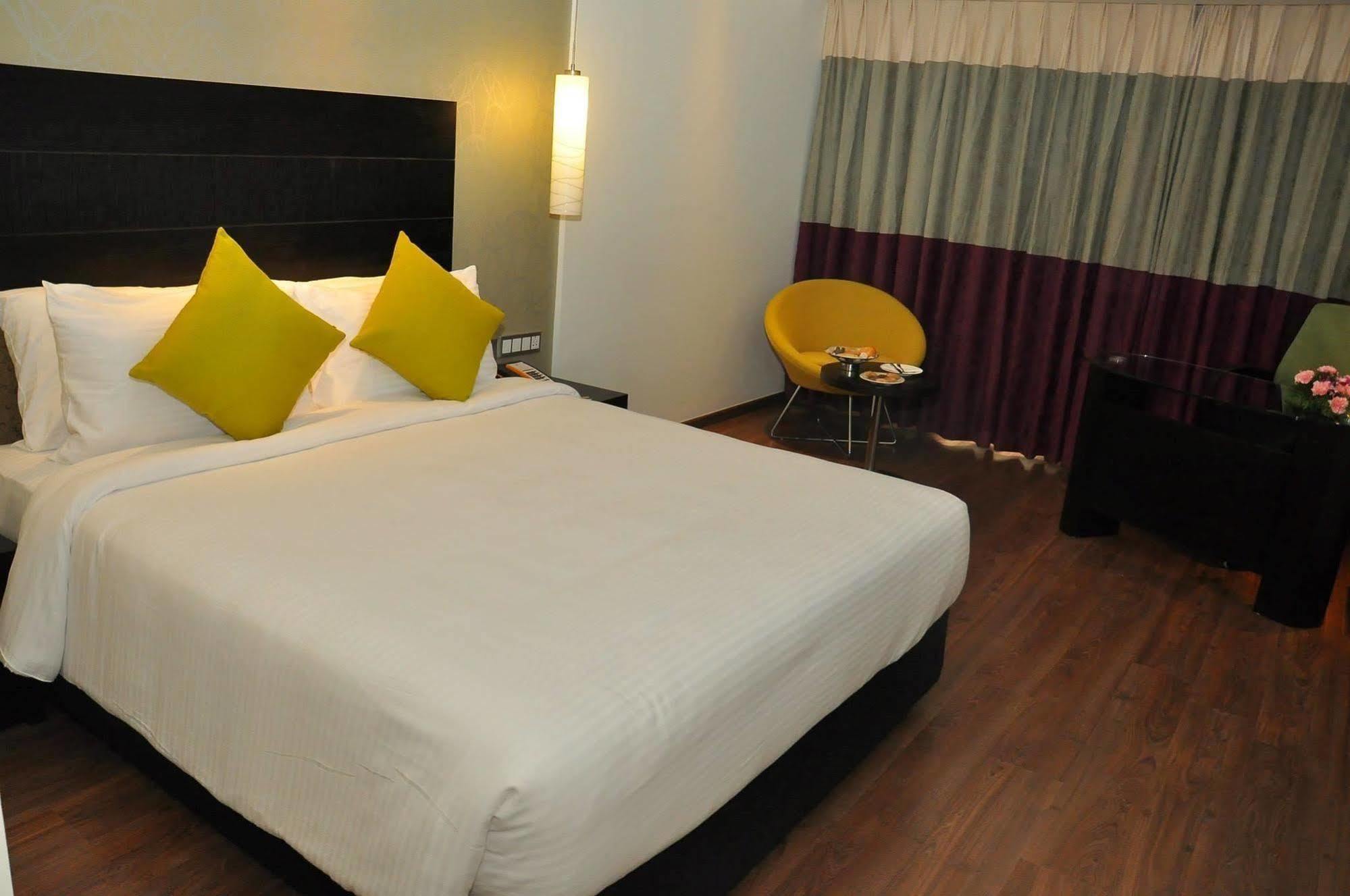 Hycinth Hotels Thiruvananthapuram Εξωτερικό φωτογραφία